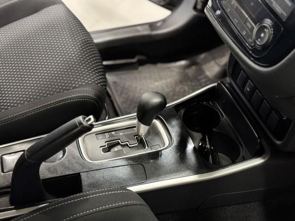 Mitsubishi Outlander III Рестайлинг 2 с пробегом 2018 года, цена 1 895 000 рублей, 180000 км, внедорожник, Автокод Объявления