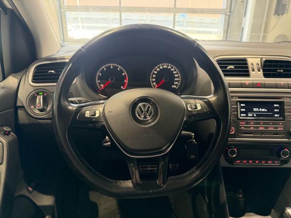 Volkswagen Polo V Рестайлинг с пробегом 2016 года, цена 950 000 рублей, 212769 км, седан, Автокод Объявления