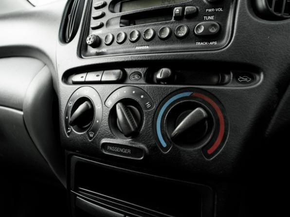 Toyota FunCargo с пробегом 2002 года, цена 420 000 рублей, 216994 км, минивэн, Автокод Объявления