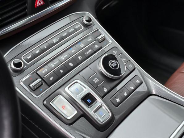 Hyundai Santa Fe IV Рестайлинг с пробегом 2023 года, цена 3 299 900 рублей, 152000 км, внедорожник, Автокод Объявления
