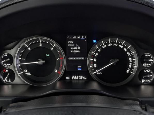 Toyota Land Cruiser 200 Series Рестайлинг 2 с пробегом 2018 года, цена 5 880 000 рублей, 233750 км, внедорожник, Автокод Объявления