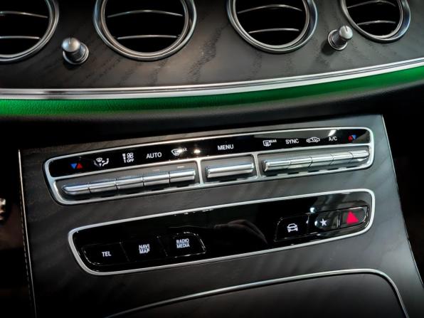 Mercedes-Benz E-Класс V (W213 S213 C238) Рестайлинг с пробегом 2020 года, цена 4 310 000 рублей, 83324 км, седан, Автокод Объявления