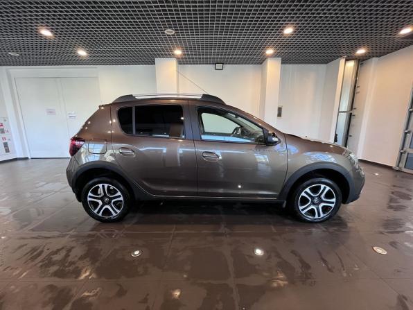 Renault Sandero II Рестайлинг с пробегом 2022 года, цена 1 465 000 рублей, 49460 км, хэтчбек, Автокод Объявления