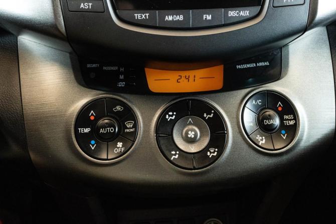 Toyota RAV4 III (XA30) Рестайлинг с пробегом 2010 года, цена 1 319 000 рублей, 253161 км, внедорожник, Автокод Объявления