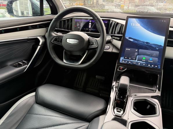 Geely Atlas II с пробегом 2023 года, цена 2 310 000 рублей, 45599 км, внедорожник, Автокод Объявления