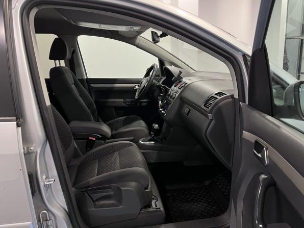Volkswagen Touran I Рестайлинг с пробегом 2010 года, цена 584 000 рублей, 254263 км, компактвэн, Автокод Объявления