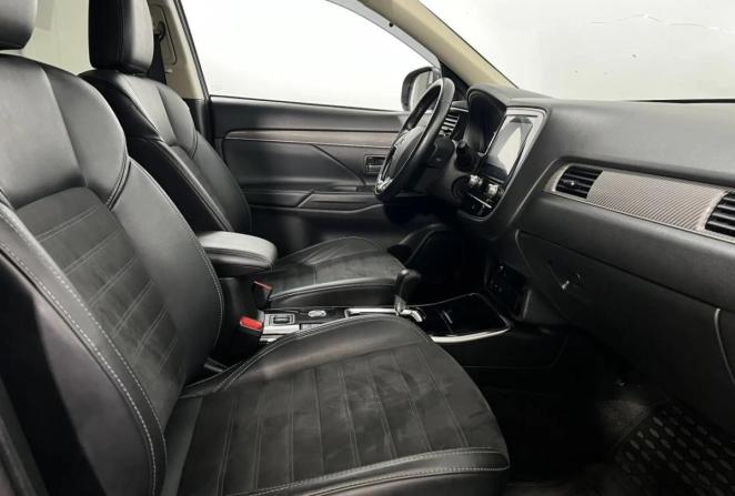 Mitsubishi Outlander III Рестайлинг 3 с пробегом 2021 года, цена 2 255 000 рублей, 141983 км, внедорожник, Автокод Объявления