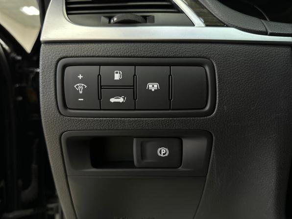Hyundai Genesis II с пробегом 2016 года, цена 1 655 000 рублей, 194263 км, седан, Автокод Объявления
