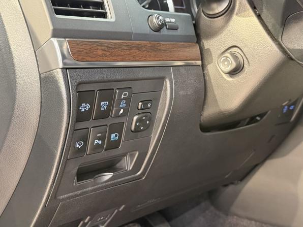 Toyota Land Cruiser 200 Series Рестайлинг 2 с пробегом 2018 года, цена 6 780 000 рублей, 219281 км, внедорожник, Автокод Объявления