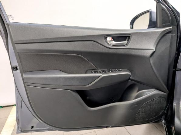 Hyundai Solaris II Рестайлинг с пробегом 2021 года, цена 1 715 000 рублей, 30505 км, седан, Автокод Объявления