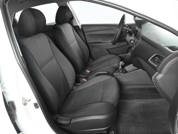 Hyundai Solaris II с пробегом 2017 года, цена 1 329 000 рублей, 180579 км, седан, Автокод Объявления