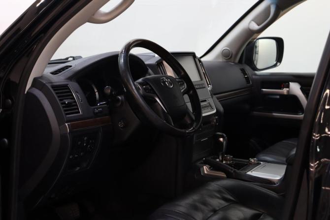 Toyota Land Cruiser 200 Series Рестайлинг 2 с пробегом 2019 года, цена 6 300 000 рублей, 171420 км, внедорожник, Автокод Объявления