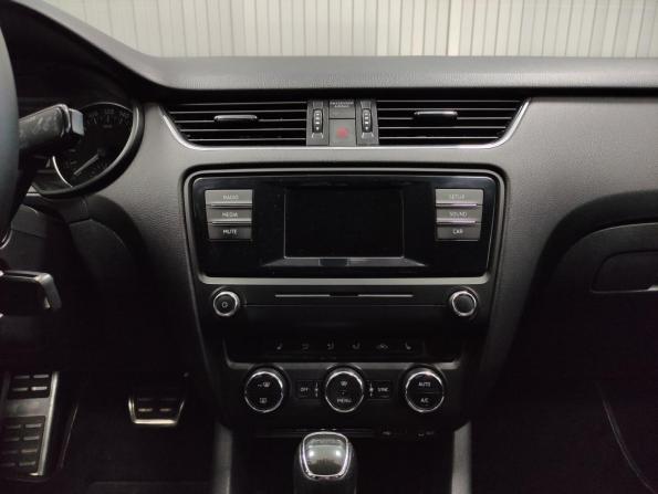 Skoda Octavia III (A7) с пробегом 2015 года, цена 945 000 рублей, 236980 км, лифтбек, Автокод Объявления