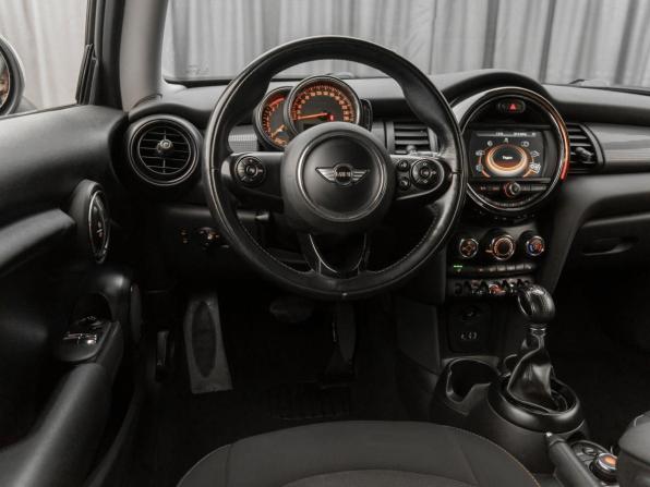 Mini Hatch III (F55/F56) с пробегом 2018 года, цена 1 420 000 рублей, 153302 км, хэтчбек, Автокод Объявления