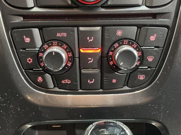 Opel Astra J Рестайлинг с пробегом 2013 года, цена 835 000 рублей, 271871 км, седан, Автокод Объявления