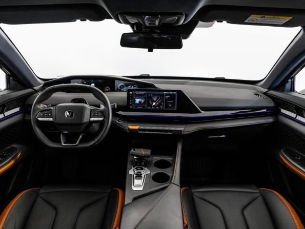 Changan UNI-V I с пробегом 2024 года, цена 2 449 000 рублей, 27693 км, лифтбек, Автокод Объявления