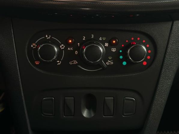 Renault Logan II Рестайлинг с пробегом 2020 года, цена 1 149 900 рублей, 115000 км, седан, Автокод Объявления