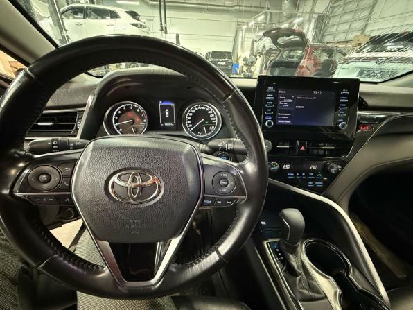 Toyota Camry VIII (XV70) Рестайлинг с пробегом 2021 года, цена 2 830 000 рублей, 142381 км, седан, Автокод Объявления