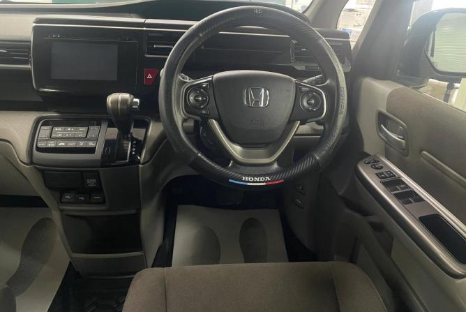 Honda Stepwgn V с пробегом 2015 года, цена 1 530 000 рублей, 138000 км, минивэн, Автокод Объявления