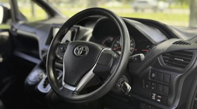 Toyota Voxy III (R80) Рестайлинг с пробегом 2019 года, цена 2 360 000 рублей, 146607 км, минивэн, Автокод Объявления