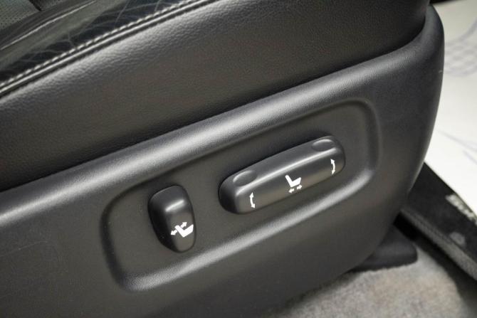 Toyota Land Cruiser 200 Series Рестайлинг 1 с пробегом 2012 года, цена 4 169 000 рублей, 149086 км, внедорожник, Автокод Объявления