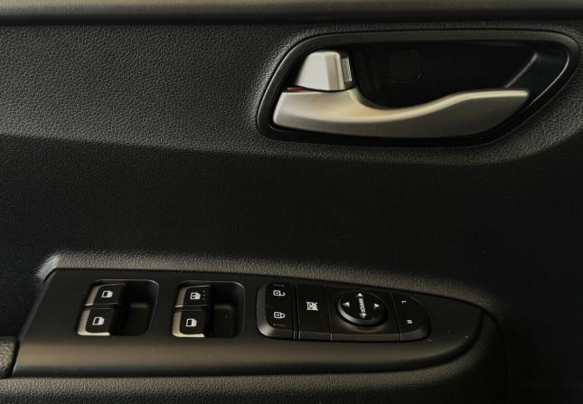 Kia Rio IV Рестайлинг с пробегом 2022 года, цена 1 920 000 рублей, 71952 км, хэтчбек, Автокод Объявления
