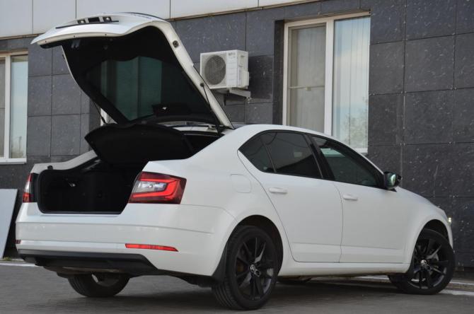 Skoda Octavia III (A7) Рестайлинг с пробегом 2018 года, цена 1 739 900 рублей, 141941 км, лифтбек, Автокод Объявления