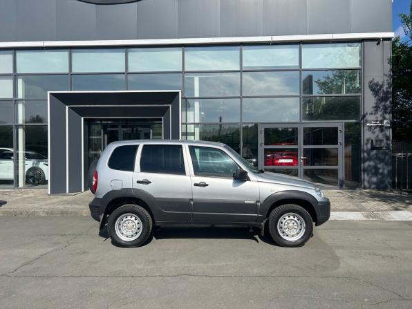 Chevrolet Niva I Рестайлинг с пробегом 2017 года, цена 828 000 рублей, 58000 км, внедорожник, Автокод Объявления