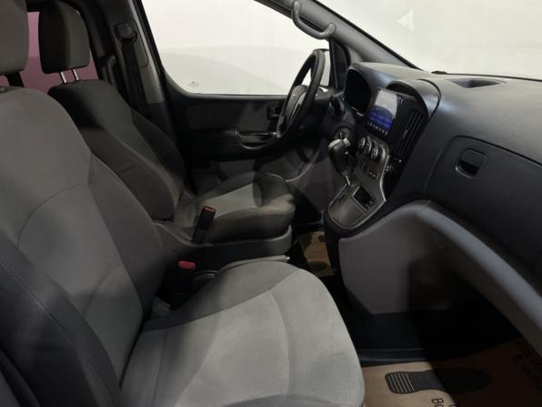 Hyundai H-1 II с пробегом 2012 года, цена 1 355 000 рублей, 297580 км, минивэн, Автокод Объявления