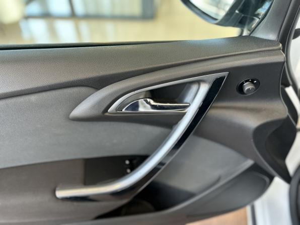 Opel Astra J Рестайлинг с пробегом 2012 года, цена 759 000 рублей, 184244 км, хэтчбек, Автокод Объявления