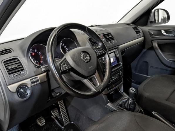 Skoda Yeti I Рестайлинг с пробегом 2016 года, цена 1 320 000 рублей, 120330 км, внедорожник, Автокод Объявления