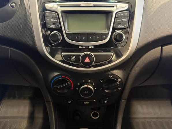 Hyundai Solaris I Рестайлинг с пробегом 2015 года, цена 860 000 рублей, 171594 км, седан, Автокод Объявления