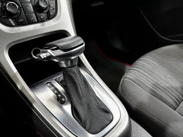 Opel Astra J с пробегом 2011 года, цена 630 000 рублей, 259923 км, хэтчбек, Автокод Объявления