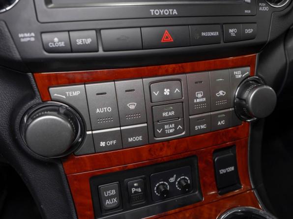 Toyota Highlander II (XU40) Рестайлинг с пробегом 2011 года, цена 1 695 000 рублей, 300256 км, внедорожник, Автокод Объявления