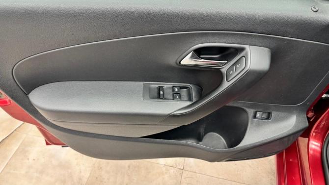 Volkswagen Polo V Рестайлинг с пробегом 2015 года, цена 660 000 рублей, 100374 км, седан, Автокод Объявления