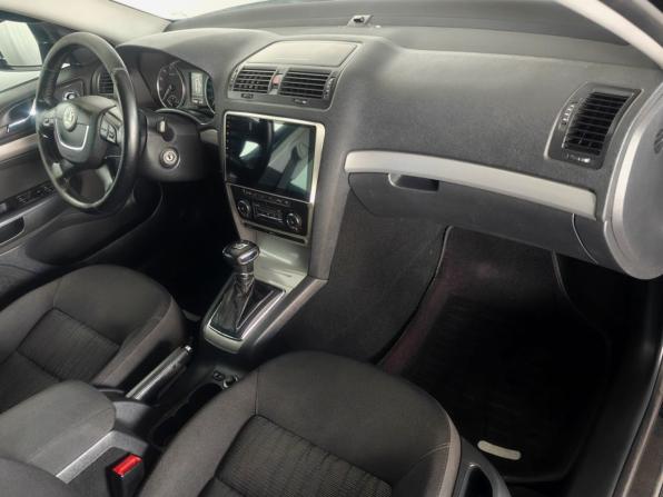 Skoda Octavia II (A5) Рестайлинг с пробегом 2011 года, цена 680 000 рублей, 277858 км, лифтбек, Автокод Объявления