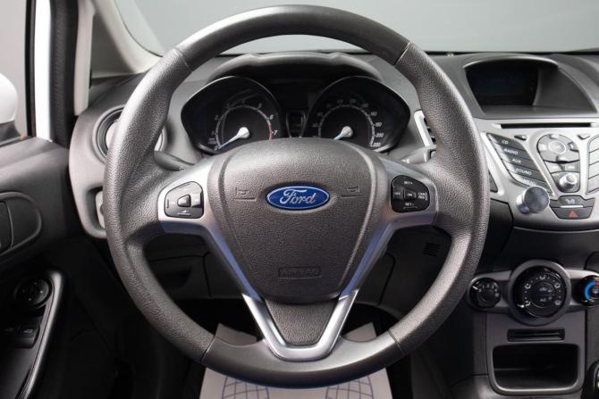 Ford Fiesta Mk6 Рестайлинг с пробегом 2015 года, цена 899 000 рублей, 154100 км, седан, Автокод Объявления