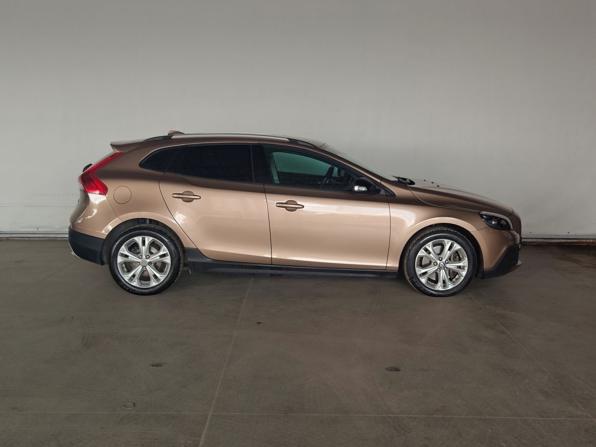 Volvo V40 II с пробегом 2013 года, цена 985 000 рублей, 287336 км, хэтчбек, Автокод Объявления