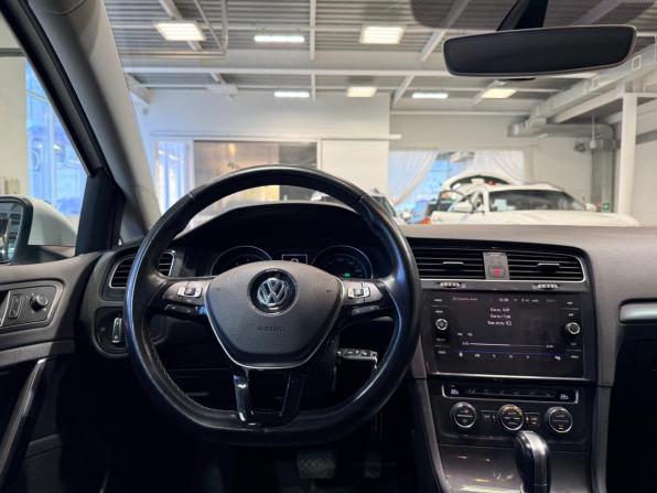 Volkswagen Golf VII Рестайлинг с пробегом 2019 года, цена 1 799 000 рублей, 81376 км, хэтчбек, Автокод Объявления