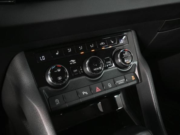 Skoda Karoq I с пробегом 2020 года, цена 2 499 000 рублей, 106891 км, внедорожник, Автокод Объявления