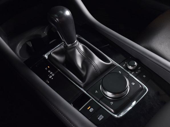 Mazda 3 IV (BP) с пробегом 2019 года, цена 2 374 995 рублей, 14650 км, седан, Автокод Объявления
