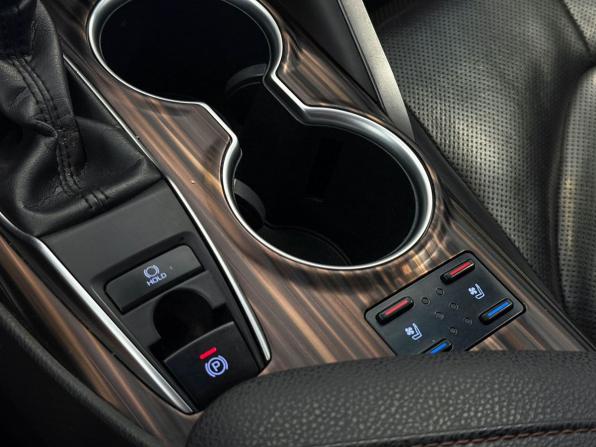 Toyota Camry VIII (XV70) с пробегом 2019 года, цена 2 827 000 рублей, 115371 км, седан, Автокод Объявления