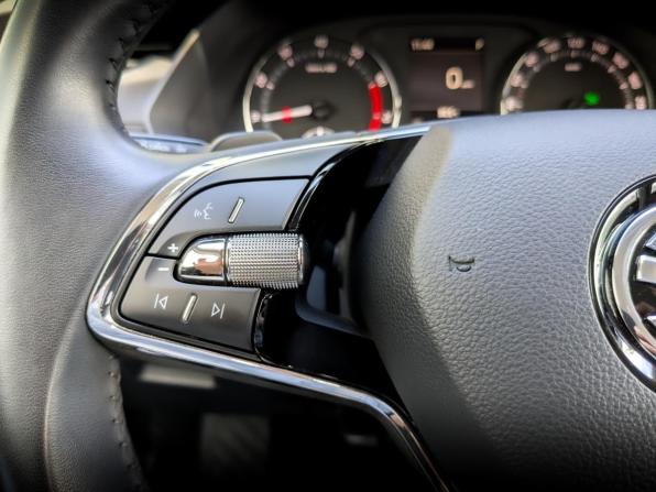 Skoda Octavia IV (A8) с пробегом 2021 года, цена 2 355 000 рублей, 43099 км, лифтбек, Автокод Объявления