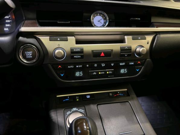 Lexus ES VI с пробегом 2012 года, цена 1 999 000 рублей, 223862 км, седан, Автокод Объявления