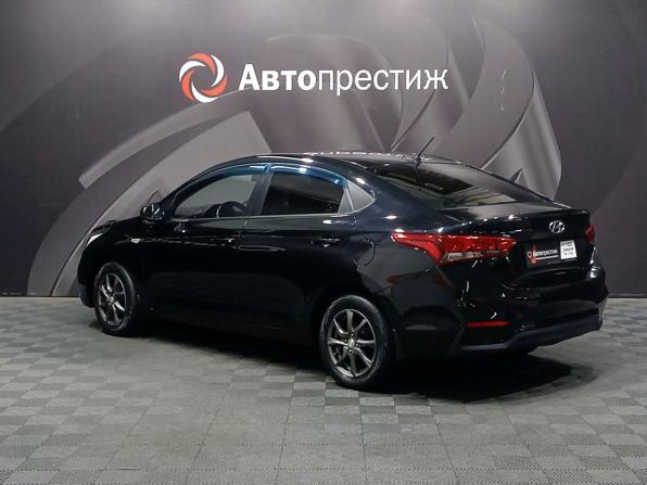 Hyundai Solaris II с пробегом 2017 года, цена 910 000 рублей, 199300 км, седан, Автокод Объявления