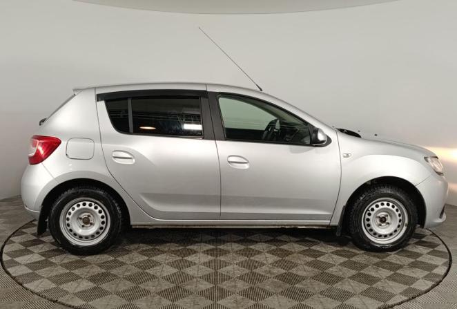Renault Sandero II с пробегом 2015 года, цена 915 000 рублей, 100837 км, хэтчбек, Автокод Объявления