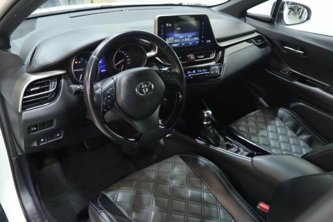 Toyota C-HR I с пробегом 2018 года, цена 2 275 000 рублей, 80532 км, внедорожник, Автокод Объявления