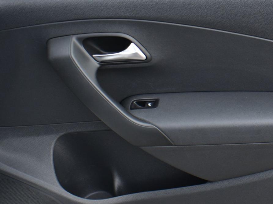 Volkswagen Polo V Рестайлинг Мурманск  - изображение 15