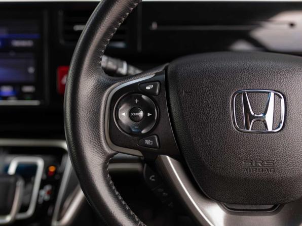 Honda Stepwgn V Рестайлинг с пробегом 2019 года, цена 2 600 000 рублей, 84653 км, минивэн, Автокод Объявления