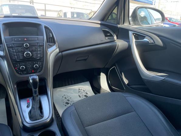 Opel Astra J с пробегом 2012 года, цена 645 000 рублей, 236200 км, хэтчбек, Автокод Объявления